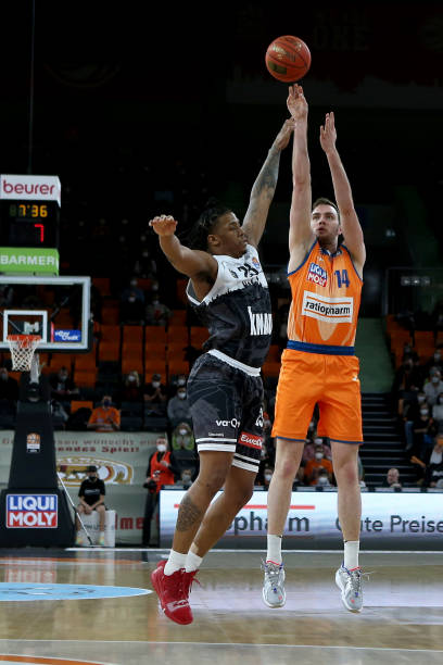 激荡的国际 激荡的国际